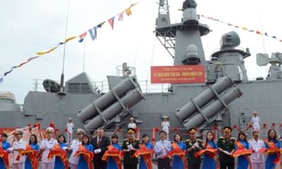 Hải quân Việt Nam tiếp nhận 2 tàu tên lửa tấn công nhanh