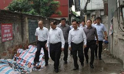 Ông Phạm Quang Nghị thăm gia đình 5 người chết cháy ở Hà Nội