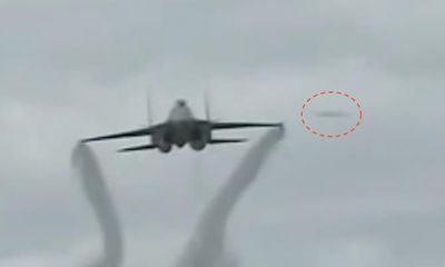 Nghi án UFO xuất hiện trong màn trình diễn của chiến đấu cơ Su-35