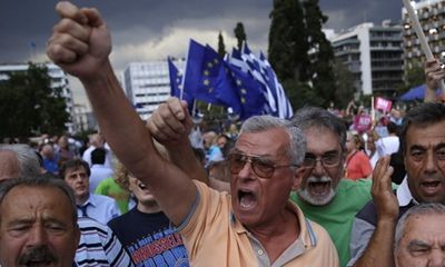 Người Hi Lạp ăn mừng chiến thắng chủ nợ, đồng Euro mất giá