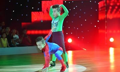 Bước nhảy hoàn vũ nhí 2015: Đoan Trang bật khóc trước bài thi về tình cha con