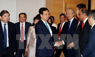 Thủ tướng Nguyễn Tấn Dũng dự tọa đàm với các doanh nghiệp Singapore