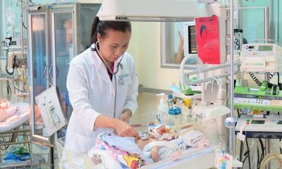 Vụ bé sơ sinh bị đâm xuyên sọ: Bộ trưởng Y tế có thư khen kíp mổ 