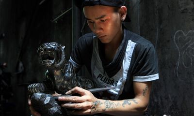 Lạ mắt nghệ thuật điêu khắc trên than đá ở Quảng Ninh