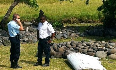 Máy bay MH370 vẫn nguyên vẹn khi rơi xuống biển?