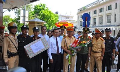 Bí thư Thành ủy Hà Nội thăm cảnh sát 141