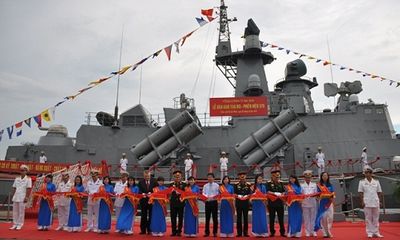 “Ra lò” tàu tên lửa hiện đại đầu tiên tại Việt Nam