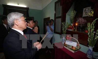 Tổng Bí thư Nguyễn Phú Trọng dâng hương tưởng nhớ Bác Hồ