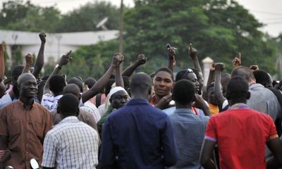 Tổng thống và Thủ tướng lâm thời Burkina Faso bị khống chế