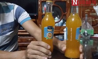 Vật thể lạ nổi lập lờ trong chai nước cam của Coca Cola Việt Nam