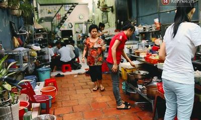 Màn tính tiền nhanh hơn đọc rap của cô chủ quán ăn vặt nổi tiếng Sài Gòn