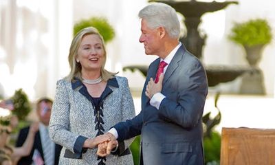 Ông Bill Clinton bênh vực phu nhân về bê bối email 