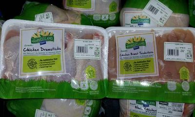 Đùi gà Mỹ bán phá giá hơn 30\% tại Việt Nam