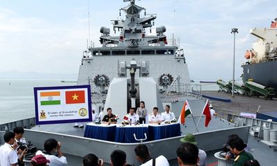 Tàu tàng hình tấn công mặt đất và trên biển hiện đại nhất Ấn Độ cập cảng Đà Nẵng