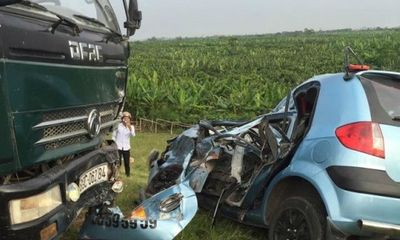 Hưng Yên: Taxi va chạm xe tải, 1 người chết, 4 người bị thương