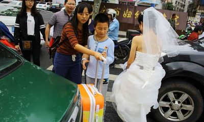 Cám cảnh cô dâu không thể đến dự đám cưới vì tắc đường
