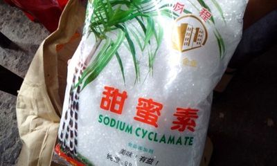 Chà bông thịt gà độn bột mì và đường hóa học ở Sài Gòn