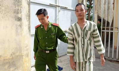 Sáng nay (23/10), Hào Anh hầu tòa vì... trộm cắp máy tính
