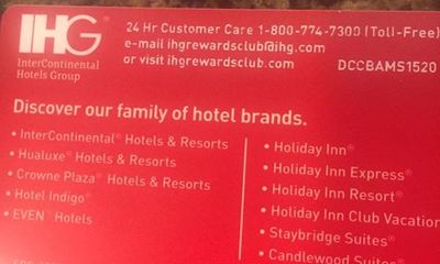 Khách sạn in nhầm số điện thoại 