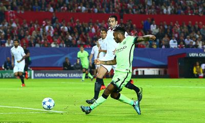 Man City giành vé sớm vào vòng 1/16 sau chiến thắng trước Sevilla