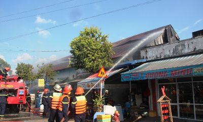 TP HCM: Cháy kho hàng trên đường Bến Bình Đông, 1 phụ nữ tử vong