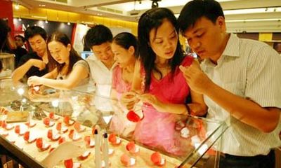 Vàng giả Trung Quốc vào VN: Nhiều cặp đôi lo 