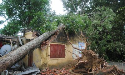 Hà Tĩnh: Một ngôi trường bị đổ nát vì bão số 10
