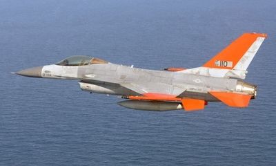Chiến đấu cơ F16 của Mỹ cất cánh không cần người lái