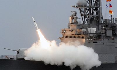 Đài Loan phóng tên lửa đất đối không từ tàu chiến