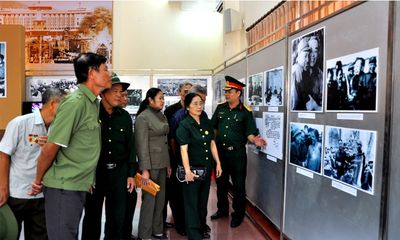 Trưng bày hơn 300 bức ảnh và hiện vật về Đại tướng Võ Nguyên Giáp