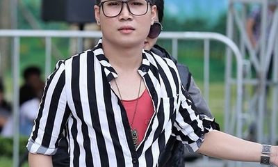 Bất ngờ với thí sinh 'thảm họa' quỳ lạy xin giám khảo Vietnam Idol 2013
