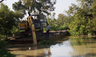 Sông Sài Gòn sạt lở khiến nhà dân ngập sâu 1 m 
