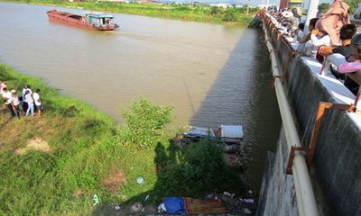 Phát hiện thi thể nạn nhân bị buộc đá vào cổ dưới sông
