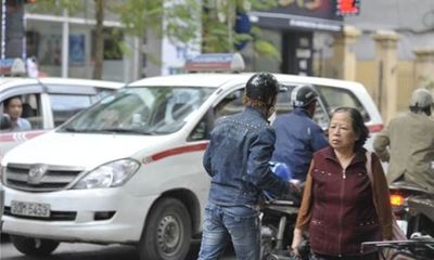 Hàng chục người dân đuổi bắt cướp trên phố Hà Nội