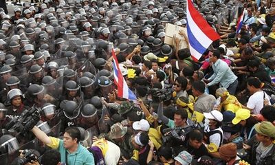 Biểu tình chống chính phủ rúng động thủ đô Bangkok