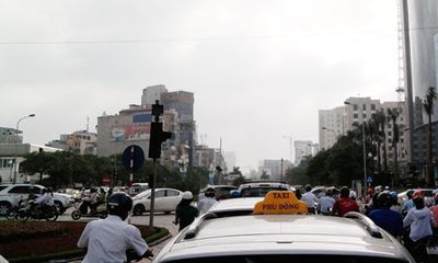 Hà Nội: Khốn đốn vì đèn giao thông bị hỏng