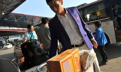 U23 Việt Nam cuống cuồng chống đói bằng… mỳ gói