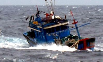 Tàu cá gặp nạn, 8 ngư dân mất tích