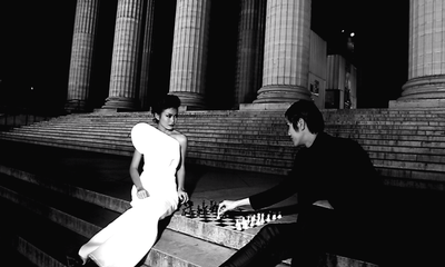 Clip: Thí sinh Vietnam's Next Top Model chơi cờ ở Paris tráng lệ