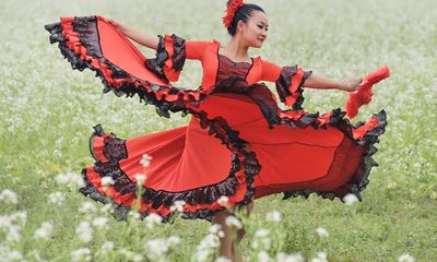 Cô giáo 9X nhảy flamengo giữa cánh đồng hoa cả trắng