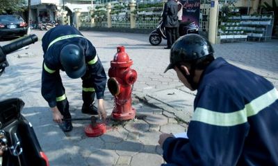Trụ nước cứu hỏa tại Hà Nội chỉ để làm... 