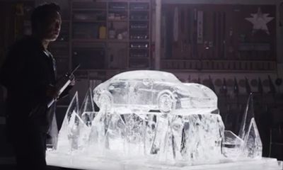 Clip độc: Tạc Porsche Panamera tuyệt đẹp từ lửa và băng