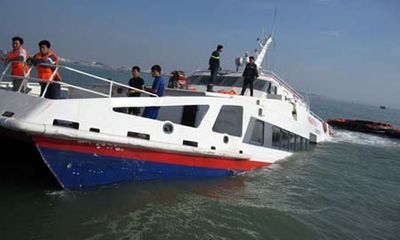 Chìm tàu cao tốc Phú Quý - Phan Thiết, 9 người được cứu