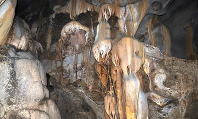 Clip: Nhũ đá tuyệt đẹp trong hang động trên 
