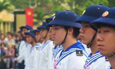 Nước mắt tiễn thanh niên nhập ngũ ở Sài Gòn