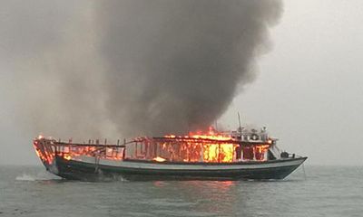 Cháy tàu du lịch trên vịnh Hạ long