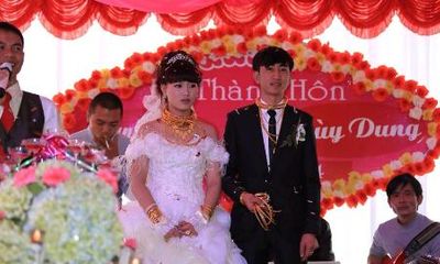Thêm đám cưới “khủng” với đầy vàng và siêu xe tại phố núi Hà Tĩnh