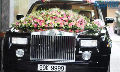 Rolls-Royce Phantom biển độc làm xe hoa trên phố Hà Nội