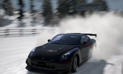 Siêu xe đường phố Nissan GT-R và màn “xào, chẻ” trên tuyết