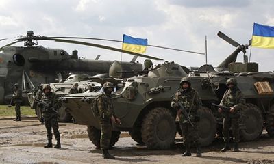 Hình ảnh quân đội Ukraina dùng máy bay, đại bác chống ly khai